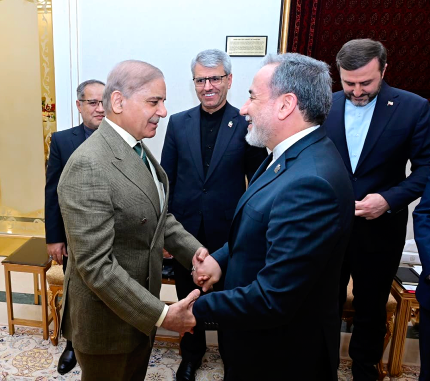 وزير خارجية ايران: عرضت موقفنا خلال زيارتي إلى باكستان لإنهاء الحرب بشكل دائم