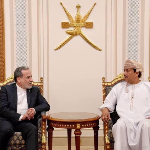 سلطان عمان يؤكد لعراقجي أهمية الحوار والدبلوماسية لحل أزمات المنطقة