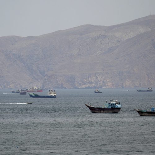بيانات ملاحية: أكثر من 600 سفينة تجارية عالقة في مضيق هرمز