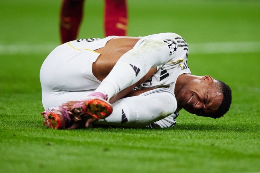 الريال يعلن تشخيص إصابة مبابي وصحف تتوقع انتهاء موسمه