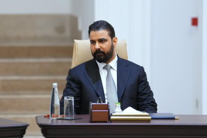 رئيس الوزراء المكلف: عازمون على العمل مع جميع القوى لتشكيل حكومة تستجيب لمطالب المواطنين