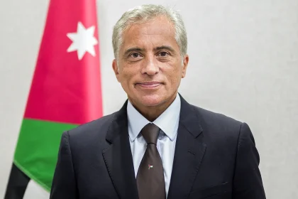 رئيس وزراء الأردن يهنئ علي الزيدي بمناسبة تكليفه بتشكيل الحكومة العراقية الجديدة