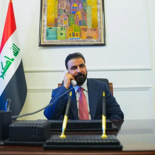 اتصال هاتفي.. الزيدي يبحث مع رئيس الوزراء القطري العلاقات الثنائية وتوسيع التعاون بين البلدين