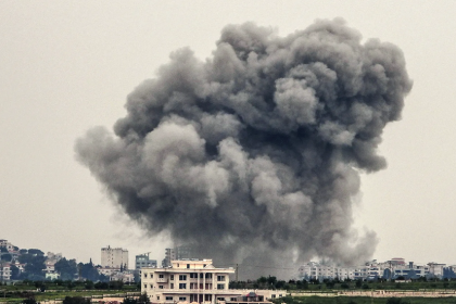 إصابة مركبة عسكرية واندلاع حرائق في الجليل الغربي بعد إطلاق صواريخ ومسيرة من لبنان