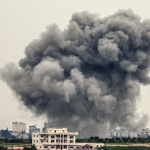 إصابة مركبة عسكرية واندلاع حرائق في الجليل الغربي بعد إطلاق صواريخ ومسيرة من لبنان