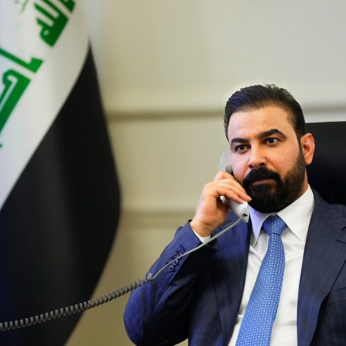 الزيدي يتلقى اتصالاً هاتفياً من رئيس مجلس الوزراء الكويتي ويبحث معه تعزيز وتنمية العلاقات الثنائية