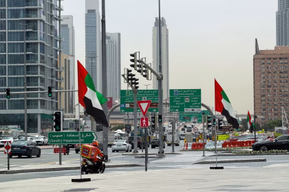 الامارات تعلن حظر سفر مواطنيها الى ايران ولبنان والعراق
