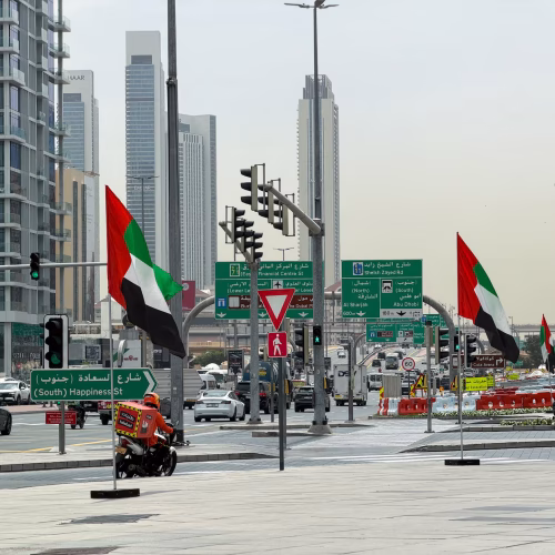 الامارات تعلن حظر سفر مواطنيها الى ايران ولبنان والعراق