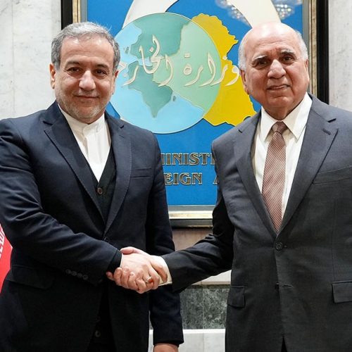 وزير الخارجية لنظيره الإيراني: أهمية الوصول إلى حل نهائي يُسهم في إنهاء الحرب