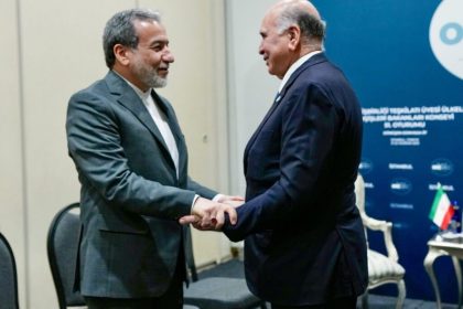 وزير الخارجية لنظيره الإيراني: استمرار النزاع أسهم في خلق حالة من عدم الاستقرار في المنطقة