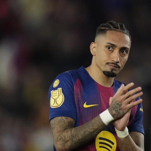 عرض خيالي من الدوري السعودي يهدد بقاء رافينيا في برشلونة