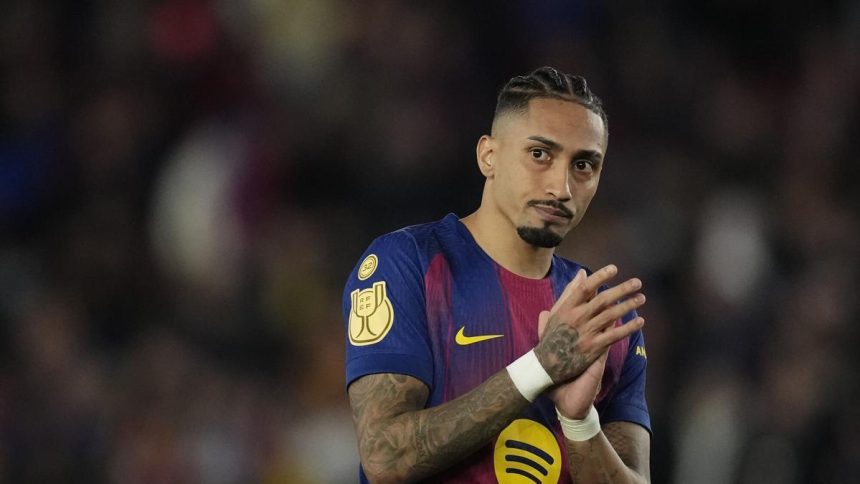 عرض خيالي من الدوري السعودي يهدد بقاء رافينيا في برشلونة
