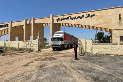 الجمارك تعلن دخول أولى ثلاث شحنات تجارية عبر منفذ ربيعة الحدودي من الجانب السوري