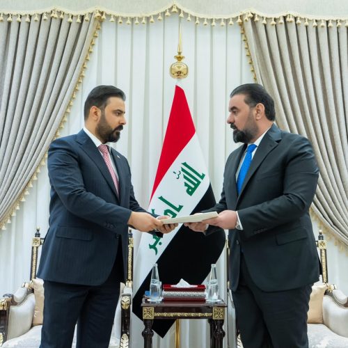 رئيس الوزراء المكلف يقدم المنهاج الوزاري إلى رئيس مجلس النواب