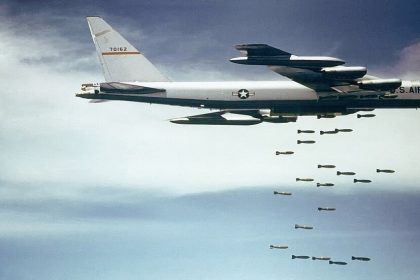 البنتاغون يزود قاذفات B-52 الاستراتيجية بمحركات جديدة