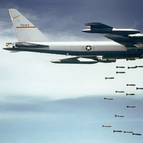 البنتاغون يزود قاذفات B-52 الاستراتيجية بمحركات جديدة
