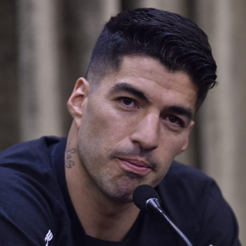 لويس سواريز يفتح باب العودة إلى منتخب أوروغواي للمشاركة في كأس العالم