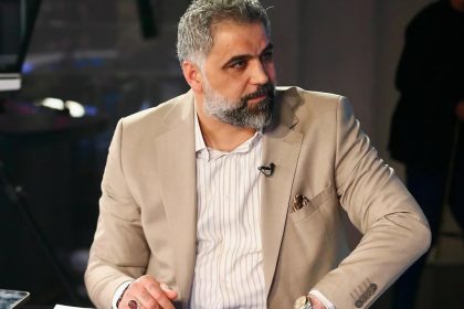 هيئة الإعلام والاتصالات تقرر منع الظهور الإعلامي للاعب السابق فريد مجيد بسبب الإساءة والمساس بالذات الإلهية