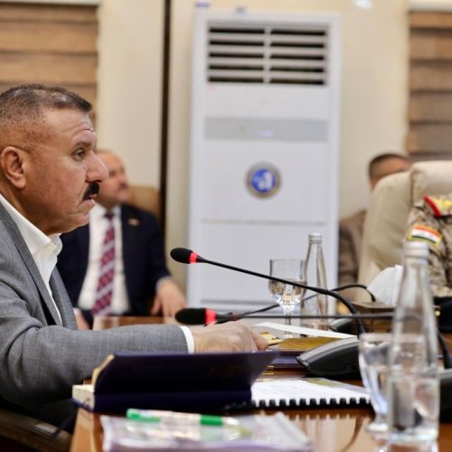 وزير الداخلية يوجه بمنع المظاهر المسلحة خلال تطبيق خطة تأمين زيارة الإمام الجواد (ع)