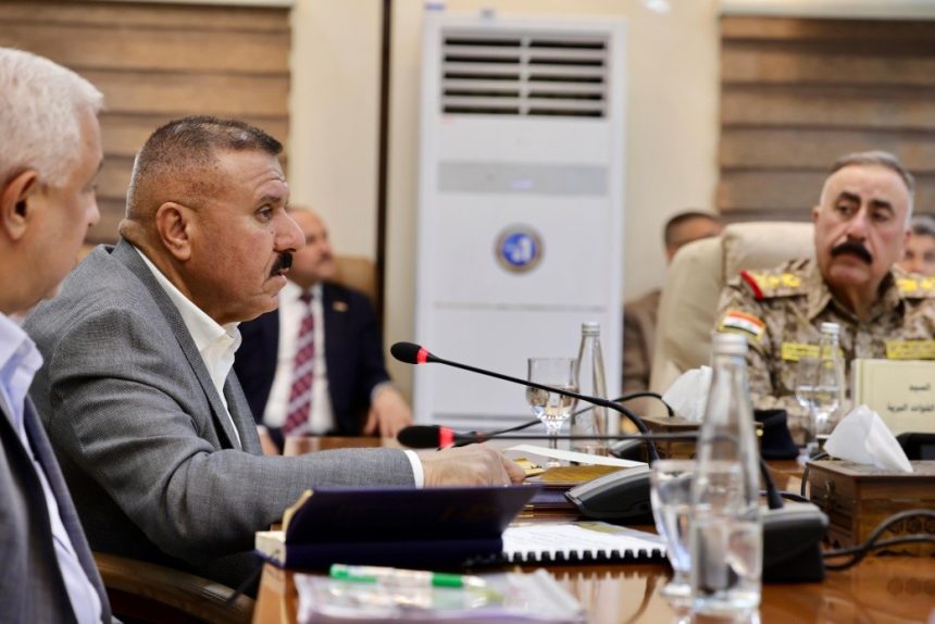 وزير الداخلية يوجه بمنع المظاهر المسلحة خلال تطبيق خطة تأمين زيارة الإمام الجواد (ع)