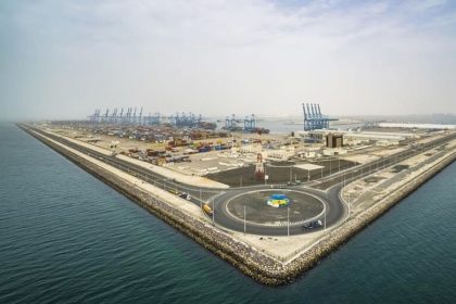 إيران تعلن توقف جميع الموانئ العربية في الخليج عن العمل