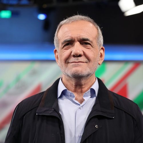 الرئيس الإيراني يهنئ رئيس مجلس الوزراء علي الزيدي بنيل حكومته ثقة البرلمان