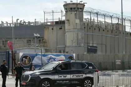 إعلام عبري: بن غفير يحول السجون إلى "معسكرات إذلال" للأسرى الفلسطينيين