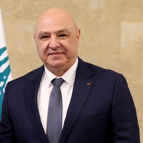 الرئيس اللبناني يهنئ الزيدي ويؤكد أهمية استمرار التعاون بين البلدين بمختلف المجالات