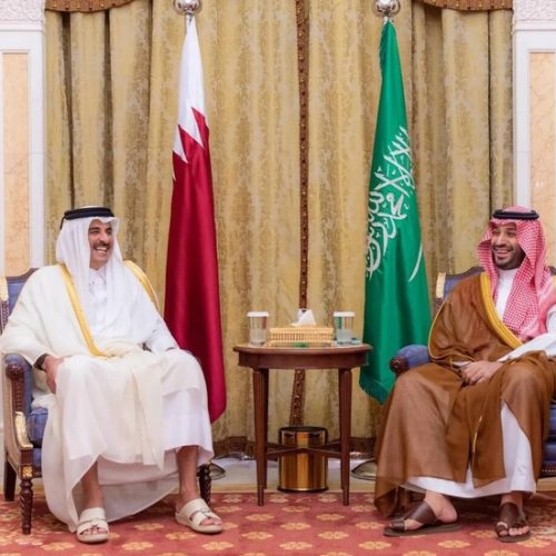 ولي العهد السعودي وأمير قطر يستعرضان هاتفياً مستجدات الأوضاع الإقليمية وجهود تعزيز الأمن والاستقرار