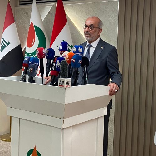 وزير النفط باسم محمد خضير يتسلم مهام عمله رسمياً في مقر الوزارة ببغداد
