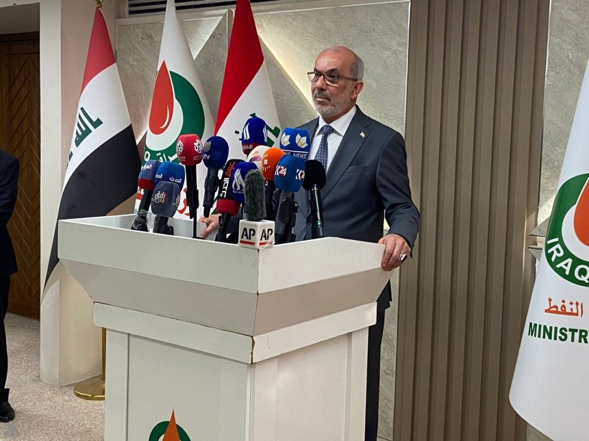 وزير النفط باسم محمد خضير يتسلم مهام عمله رسمياً في مقر الوزارة ببغداد