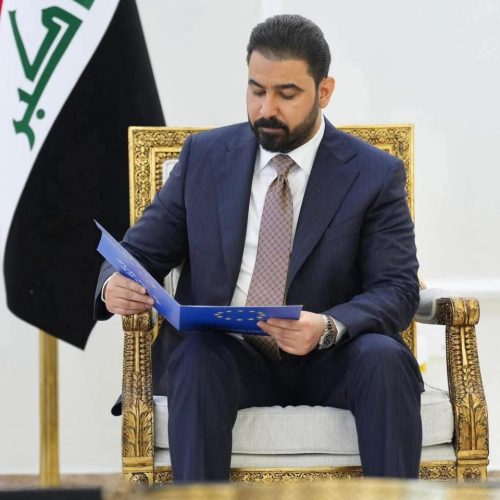 الإعلام الأمني تنوه إلى سماع أصوات المدفعية تزامناً مع مراسم الاستلام والتسليم الخاصة برئيس الوزراء