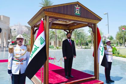 رئيس مجلس الوزراء علي فالح الزيدي يتسلم مهامه رسمياً رئيساً للحكومة وقائداً عاماً للقوات المسلحة