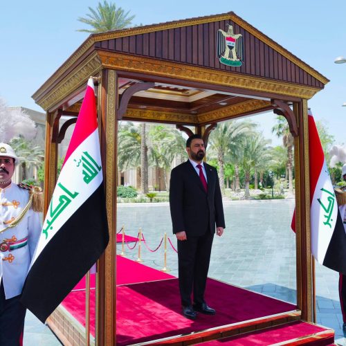 رئيس مجلس الوزراء علي فالح الزيدي يتسلم مهامه رسمياً رئيساً للحكومة وقائداً عاماً للقوات المسلحة