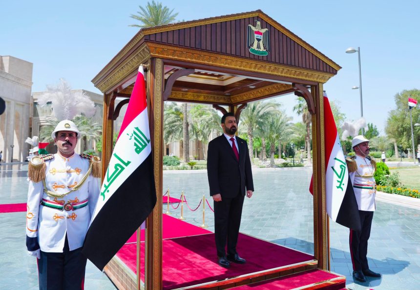 رئيس مجلس الوزراء علي فالح الزيدي يتسلم مهامه رسمياً رئيساً للحكومة وقائداً عاماً للقوات المسلحة
