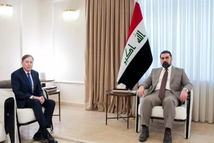 رئيس البرلمان يبحث مع بترايوس الأوضاع في العراق وتطورات الأحداث الإقليمية والدولية