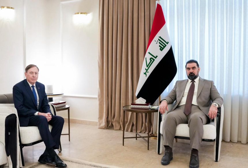 رئيس البرلمان يبحث مع بترايوس الأوضاع في العراق وتطورات الأحداث الإقليمية والدولية