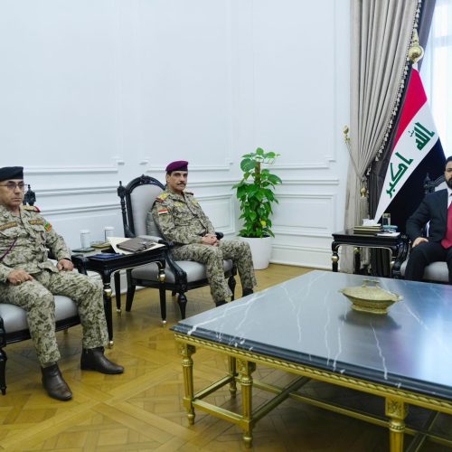 الزيدي يوجه بالاستمرار في تعزيز الاستقرار الأمني والتنسيق الكامل بين الأجهزة الأمنية