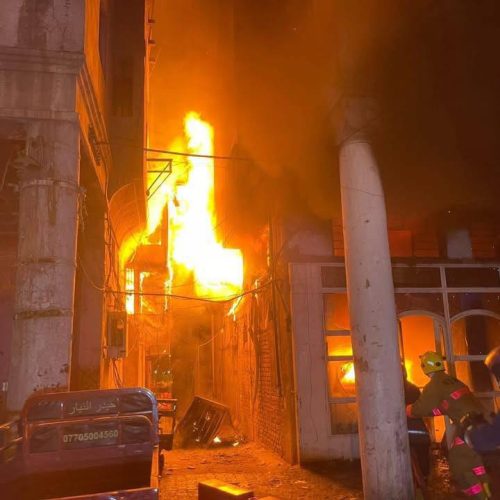 الدفاع المدني: إنقاذ 10 أشخاص وإخماد حريق في ساحة الوثبة وسط بغداد