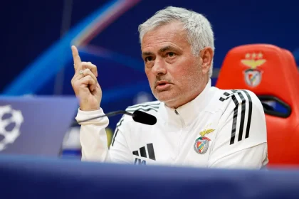 مورينيو يبلغ بنفيكا برحيله للتوقيع مع ريال مدريد