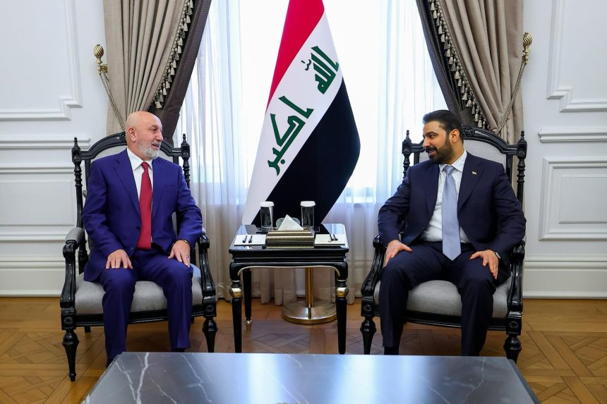 رئيسا الجمهورية ومجلس الوزراء يؤكدان ضرورة استمرار التنسيق والتعاون بين الرئاسات الأربع بما يحفظ الاستقرار
