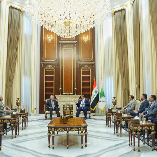 السامرائي والنجيفي يؤكدان أهمية تعزيز التفاهم والتنسيق بين القوى السياسية لدعم الاستقرار