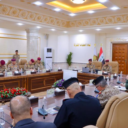 اجتماع أمني موسع لمناقشة الخطط الاستباقية ورفع جاهزية القوات الأمنية