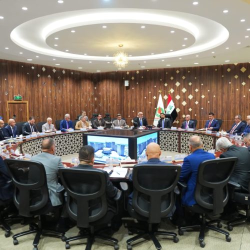الزيدي يجري زيارة إلى وزارة النفط ويترأس اجتماعاً للكادر المتقدم بالوزارة