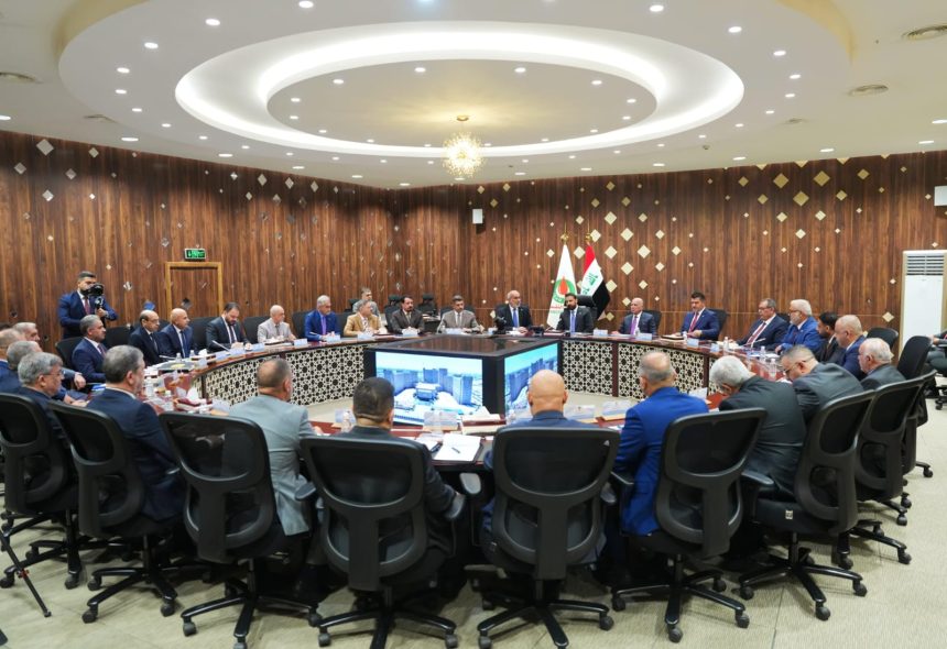 الزيدي يجري زيارة إلى وزارة النفط ويترأس اجتماعاً للكادر المتقدم بالوزارة