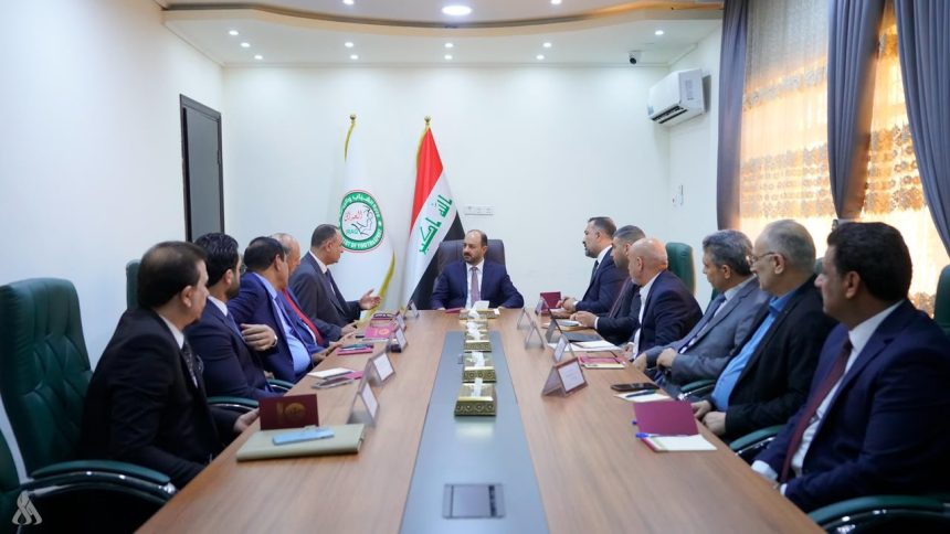 وزير الصناعة والمعادن يباشر مهامَّ عمله وزيرا للشباب والرياضة وكالة
