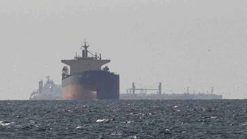 رويترز: عبور ناقلتي نفط صينيتين من مضيق هرمز