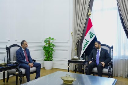 الزيدي والسفير البريطاني يؤكدان أهمية تضافر الجهود الإقليمية والدولية لتخفيف حدة التوتر