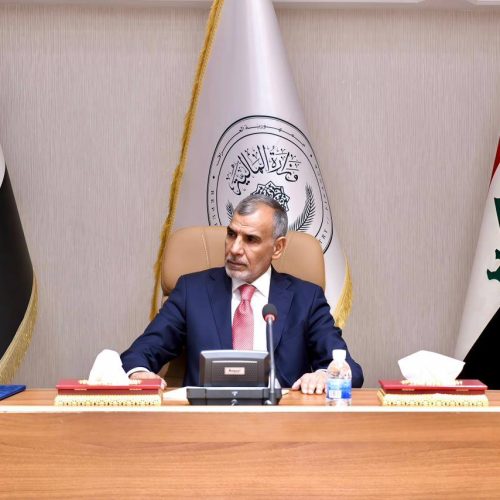 وزير المالية يوجه باستمرار الدوام يومي الجمعة والسبت المقبلين لإنجاز إجراءات الرواتب