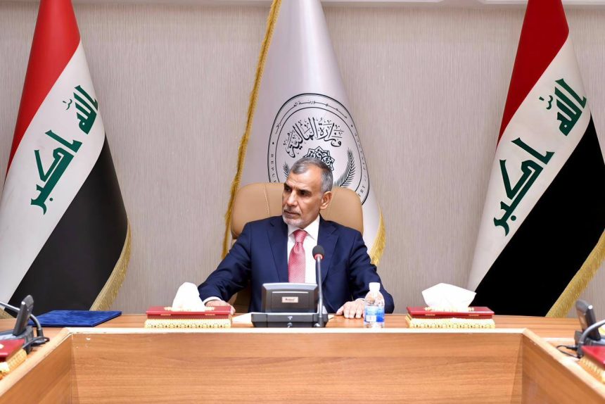 وزير المالية يوجه باستمرار الدوام يومي الجمعة والسبت المقبلين لإنجاز إجراءات الرواتب